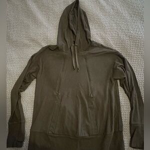 SET Kindred Bravely Bamboo Nursing Sweatshirt and Jogger pants - Size small